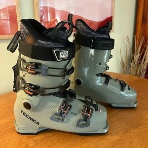 NEW: Tecnica Cochise 95W DYN GW 26.5 - womens touring ski boots (camp green)